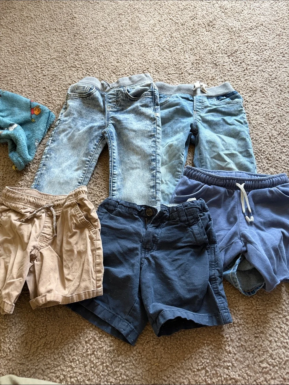 B65 lot of 5 4t boys bottoms— 2 jeans, 3 shorts